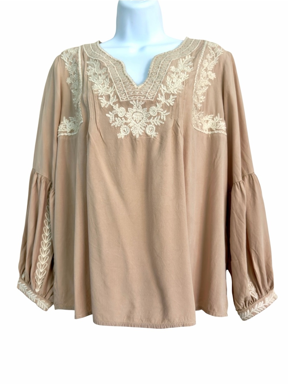Solitaire Light Tan Rayon Embroidered Boho V-neck Top Blouse Size Medium Neutral